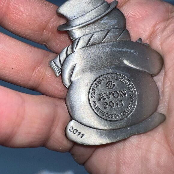 Avon 2011 Pewter Snowman with Red Crystals - Picture 5 of 6